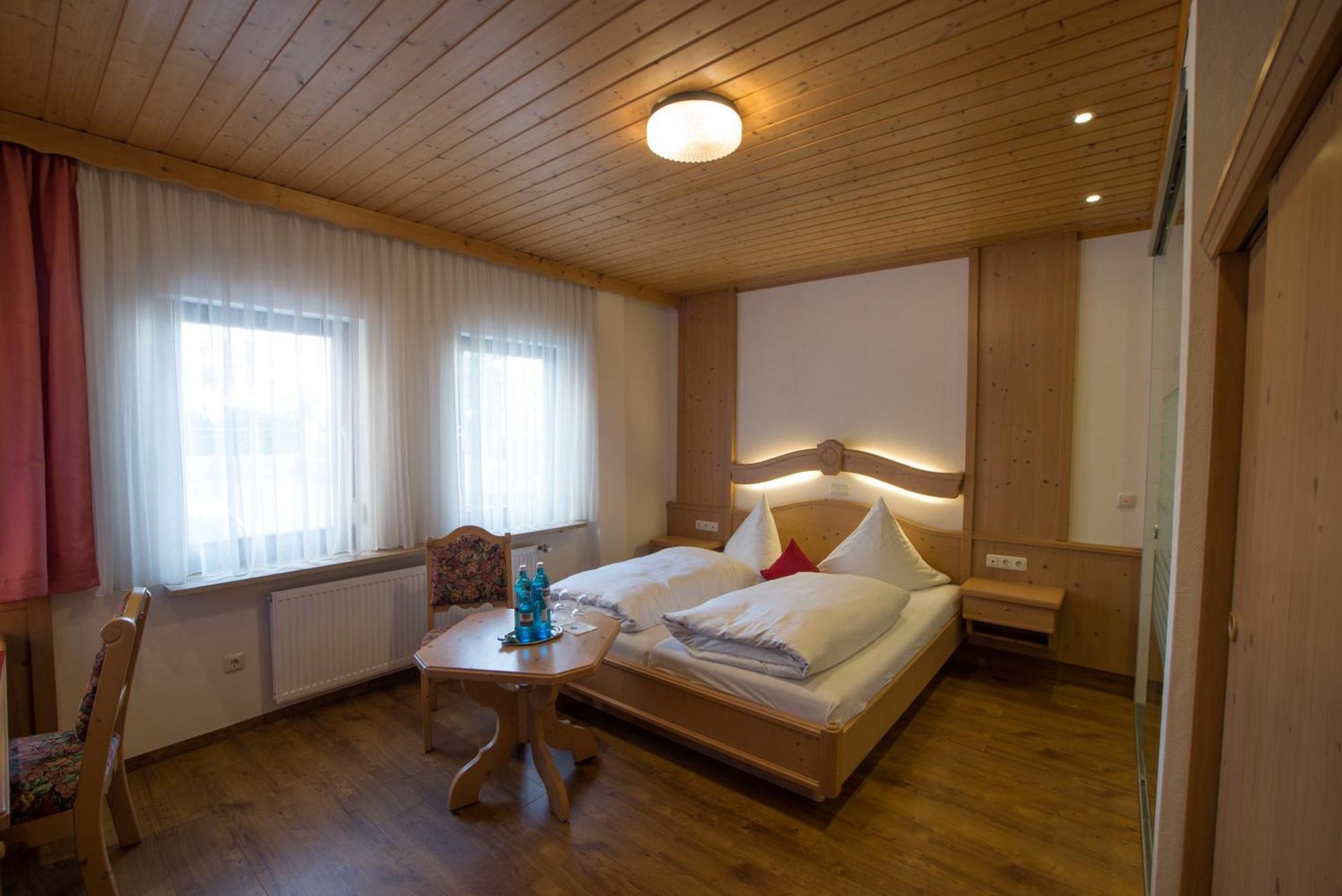Hotel-Gasthof Weisses Ross Швайг Екстер'єр фото